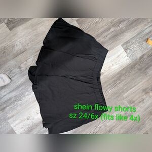 SHEIN Black Flowy Skorts